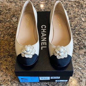 Chanel nude and black sandals size 39